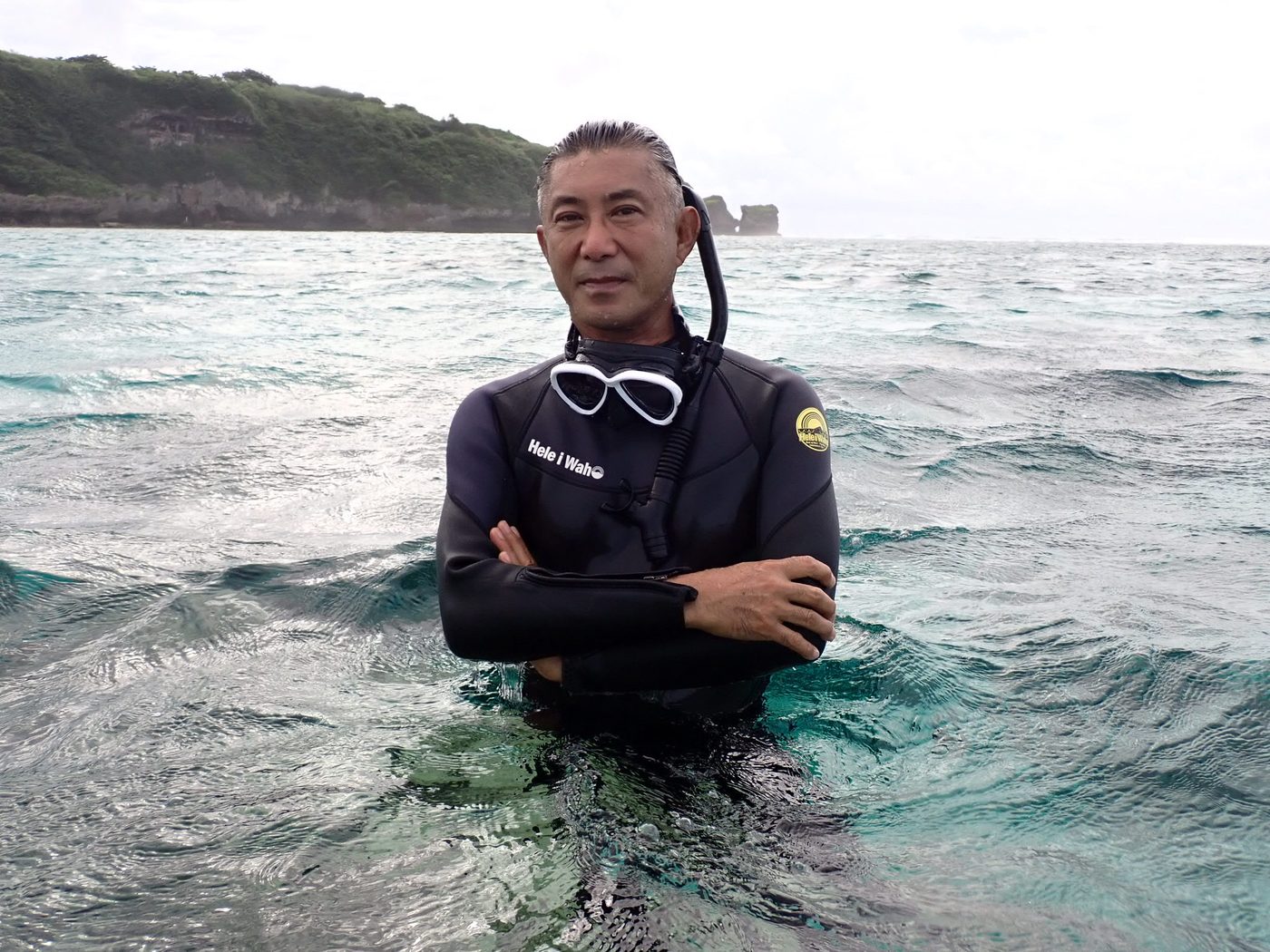 海に立つ相川浩一